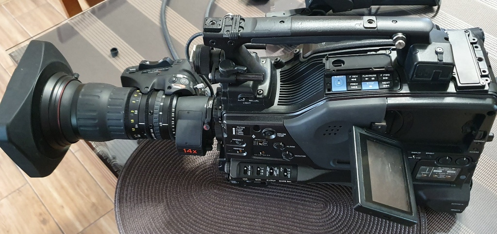 Kamera reporterska XDCAM HD PDW700 z szerokim obiektywem 4,3
